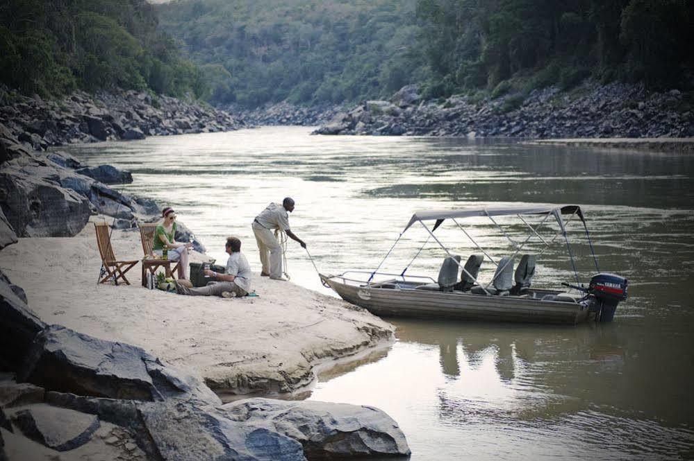 Serena Mivumo River Lodge Mkalinzu Eksteriør billede